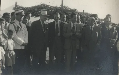 Ceremonia IAPB con autoridades y uniformados en Calle Larga — Calle Larga — 1954 | Chile de Ayer