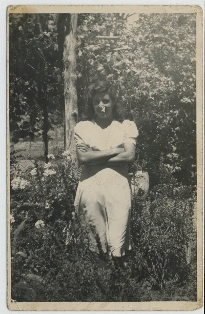 María Dureaux en Cerro La Cruz — Calle Larga — 1938 | Chile de Ayer