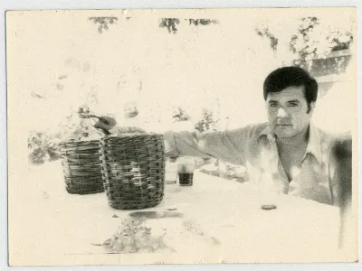 Esperando el año nuevo — Calle Larga — 1975 | Chile de Ayer