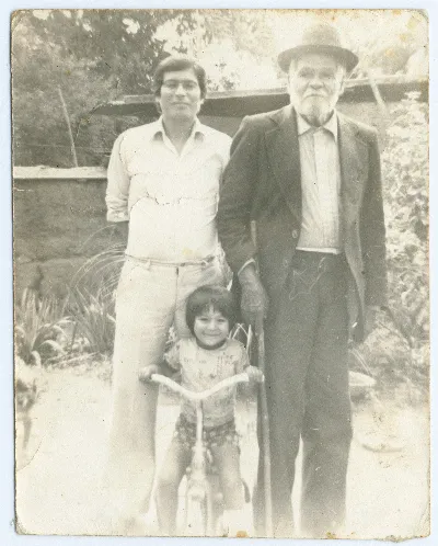 Con el patriarca Luis Abuelo — Calle Larga — 1979 | Chile de Ayer