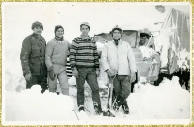Trabajadores en la nieve — aprox. 1960 | Chile de Ayer