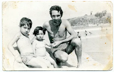 Familia en la playa — aprox. 1960 | Chile de Ayer