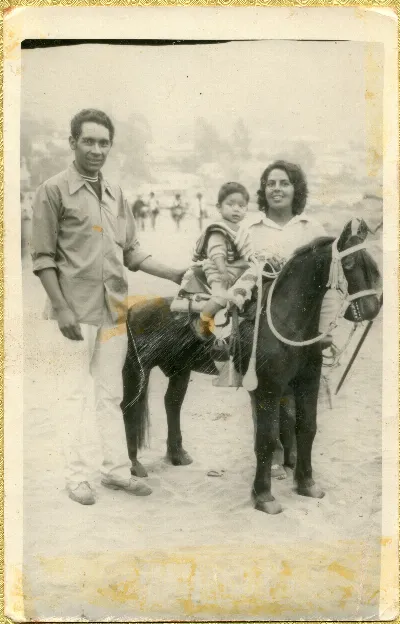 Paseo familiar en la playa — aprox. 1960 | Chile de Ayer