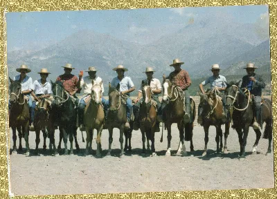 Hombres a caballo — Calle Larga — aprox. 1960 | Chile de Ayer