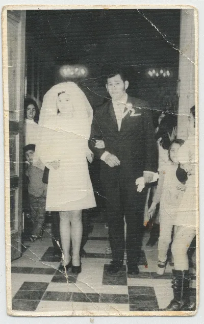 Recién casados en Calle Larga, Santiago 1963 — Calle Larga — 1963 | Chile de Ayer