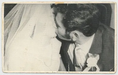 Beso de recién casados — Calle Larga — 1963 | Chile de Ayer
