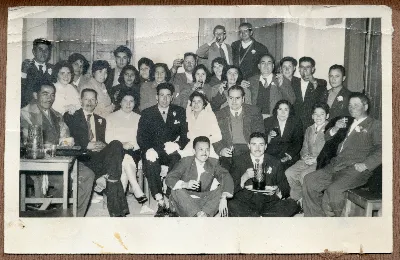 Asitentes al matrimonio de Ana Salinas y Julio Muñoz — Calle Larga — 1960 | Chile de Ayer