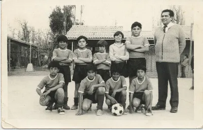 Equipo de futbol niños de Escuela Cristo Redentor — Calle Larga — 1975 | Chile de Ayer