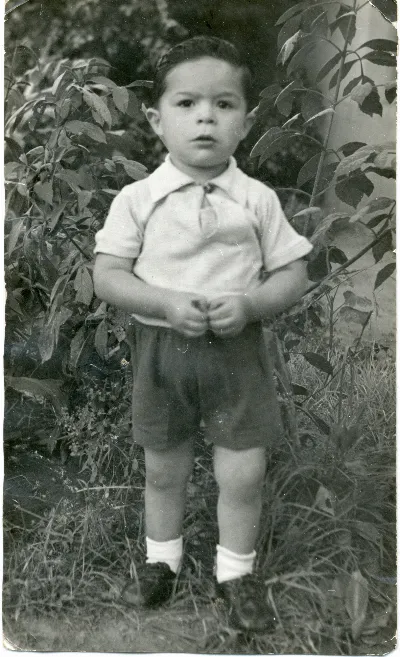 Niño en Jardín de Pocuro — Pocuro — 1959 | Chile de Ayer
