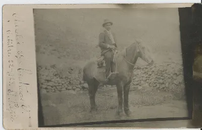 Hombre a caballo — Calle Larga — 1923 | Chile de Ayer