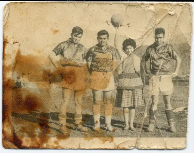 Jugadores de futbol y hermana — Pocuro — 1963 | Chile de Ayer