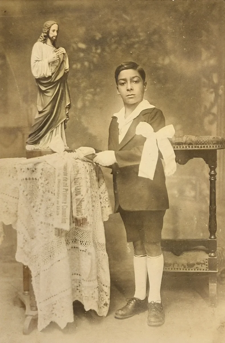 Manuel Gustavo Morales Varas en el día de su primera comunión, 1929 — 1929 | Chile de Ayer