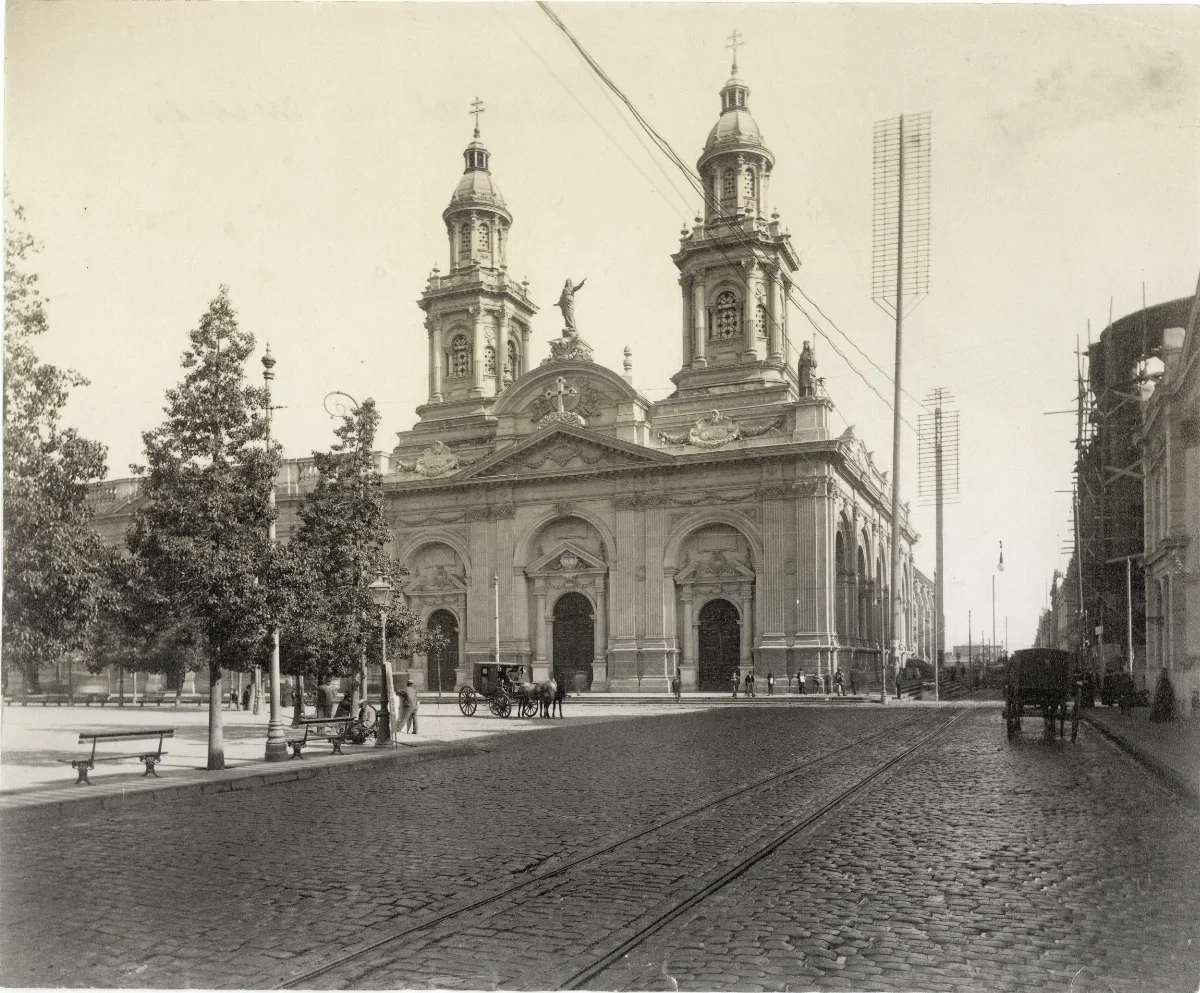 Catedral y Plaza de Armas de Santiago, ca. 1904 — Plaza de Armas de Santiago — 1904 | Chile de Ayer