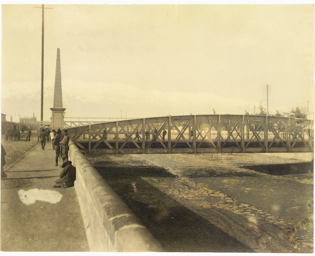 Puente sobre el Río Mapocho, Santiago, ca. 1904 — Puente Recoleta — 1904 | Chile de Ayer