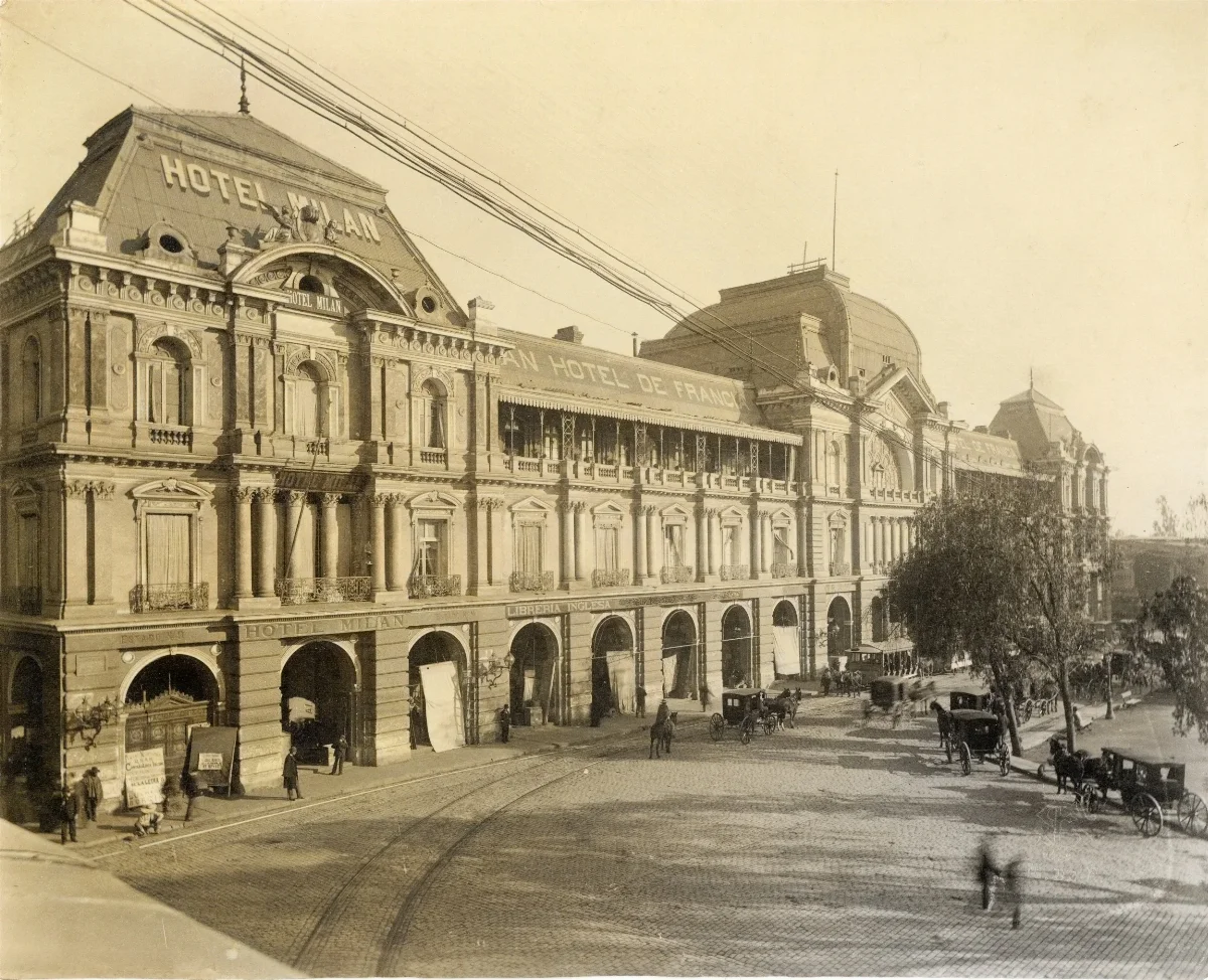 Portal Fernández Concha, Plaza de Armas de Santiago, ca. 1904 — Plaza de Armas de Santiago — 1904 | Chile de Ayer