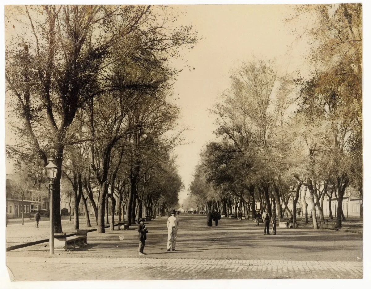 Alameda de Santiago, ca. 1904 — Casa Central de la Universidad de Chile — 1904 | Chile de Ayer