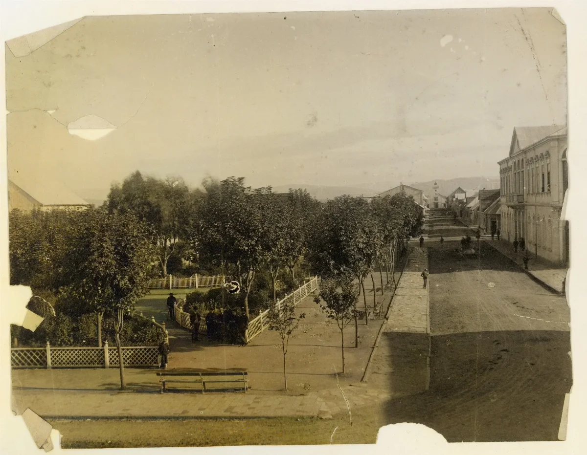 Plaza de la República, Valdivia, ca. 1904 — Plaza de la República — 1904 | Chile de Ayer