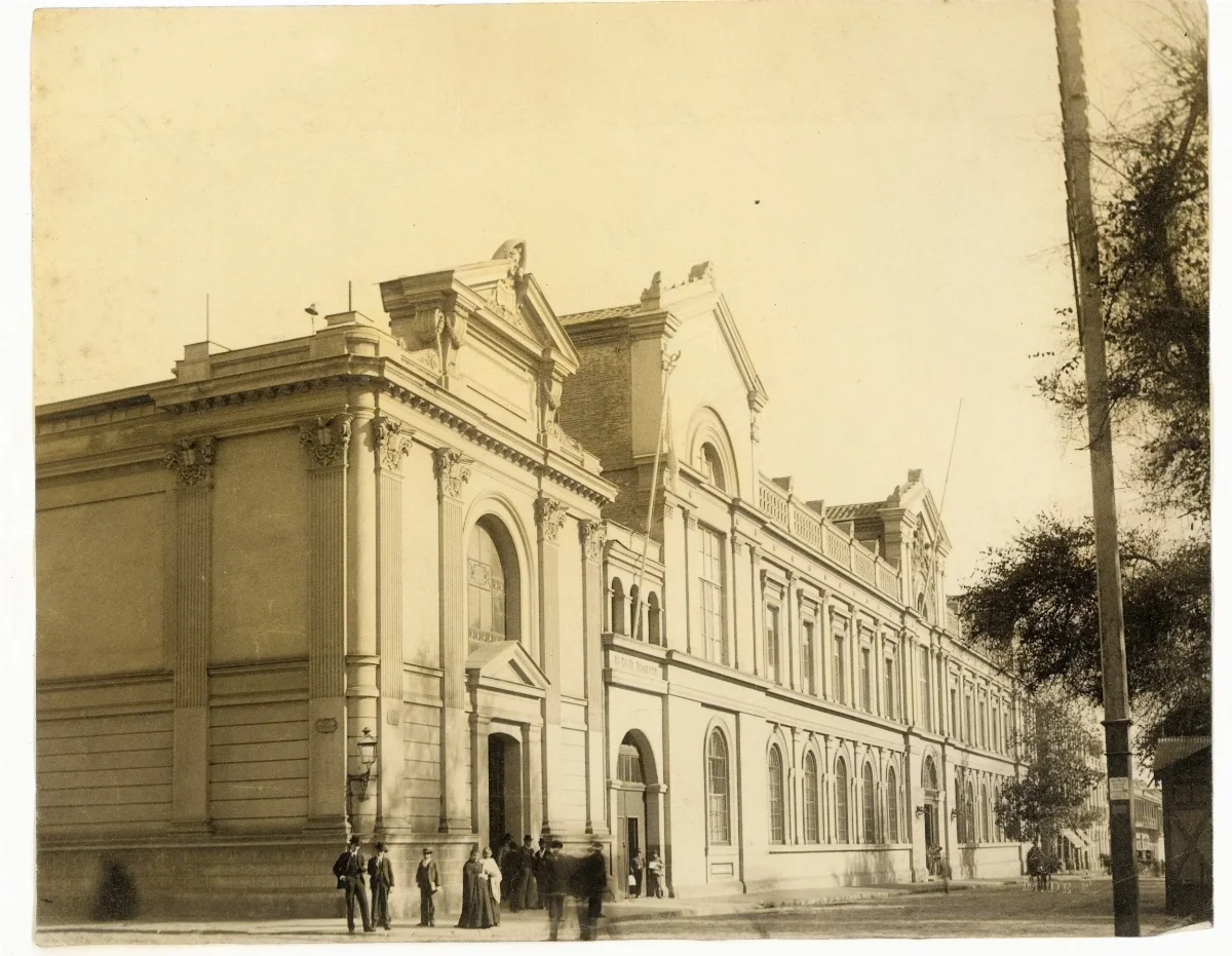 Casa Central de la Universidad de Chile, Alameda de Santiago, ca. 1904 — Casa Central de la Universidad de Chile — 1904 | Chile de Ayer