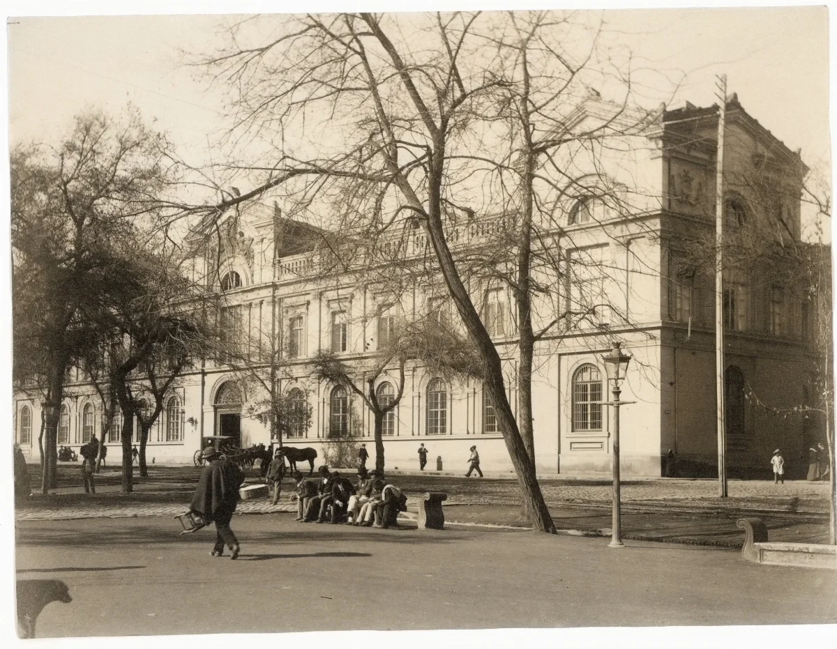 Alameda y Casa Central de la Universidad de Chile, ca. 1904 — Casa Central de la Universidad de Chile — 1904 | Chile de Ayer