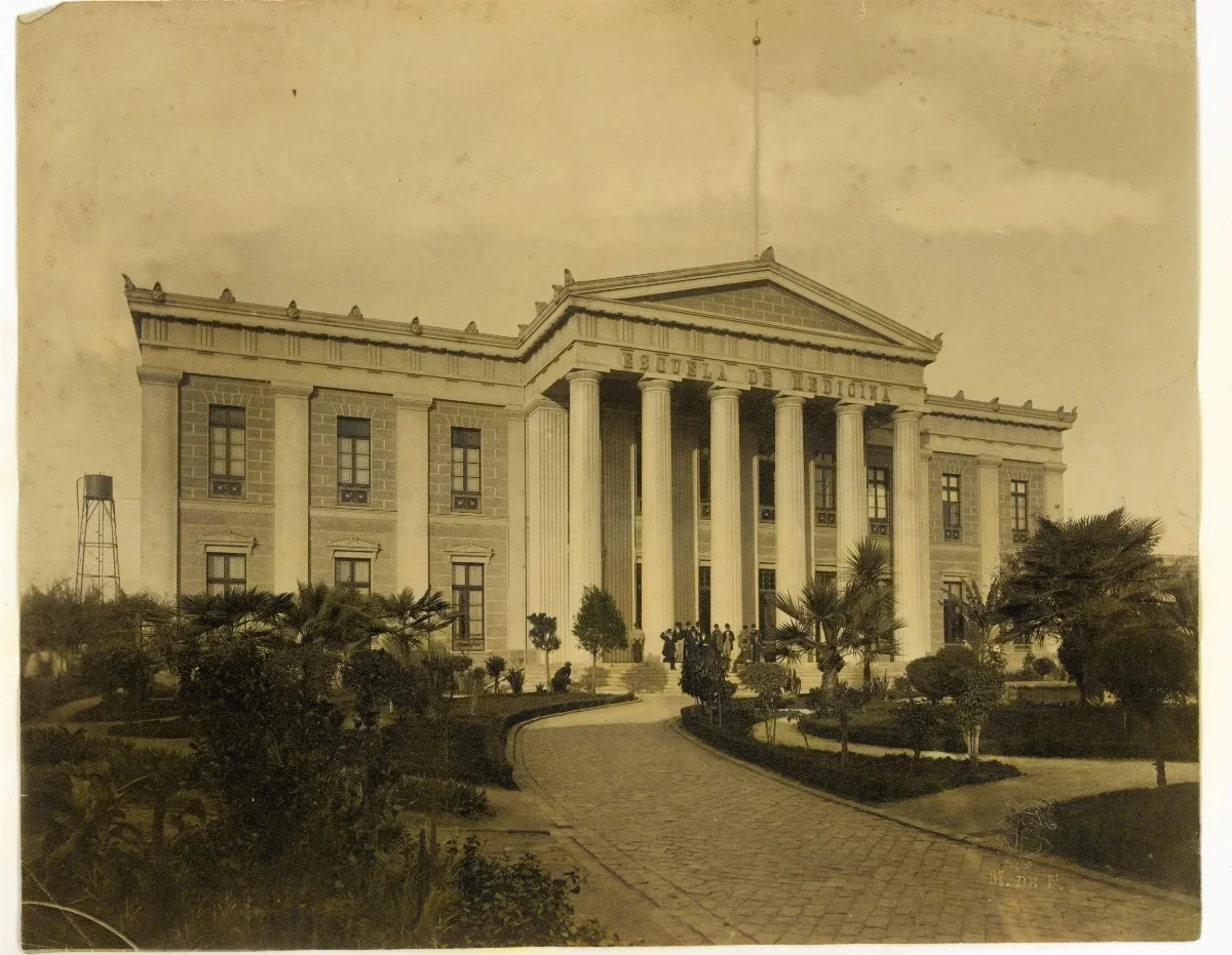 Edificio del Congreso Nacional, Santiago, ca. 1904 — Ex Congreso Nacional — 1904 | Chile de Ayer
