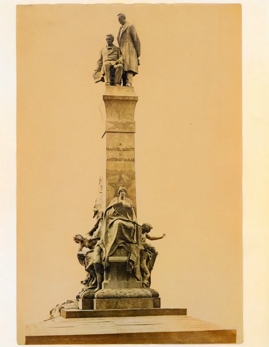 Monumento a Montt Varas, Santiago, ca. 1904 — Ex Congreso Nacional — 1904 | Chile de Ayer