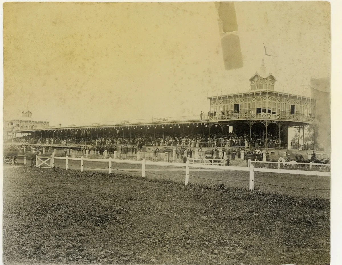 Tribunas del Club Hípico de Santiago, ca. 1904 — Club Hípico de Santiago — 1904 | Chile de Ayer
