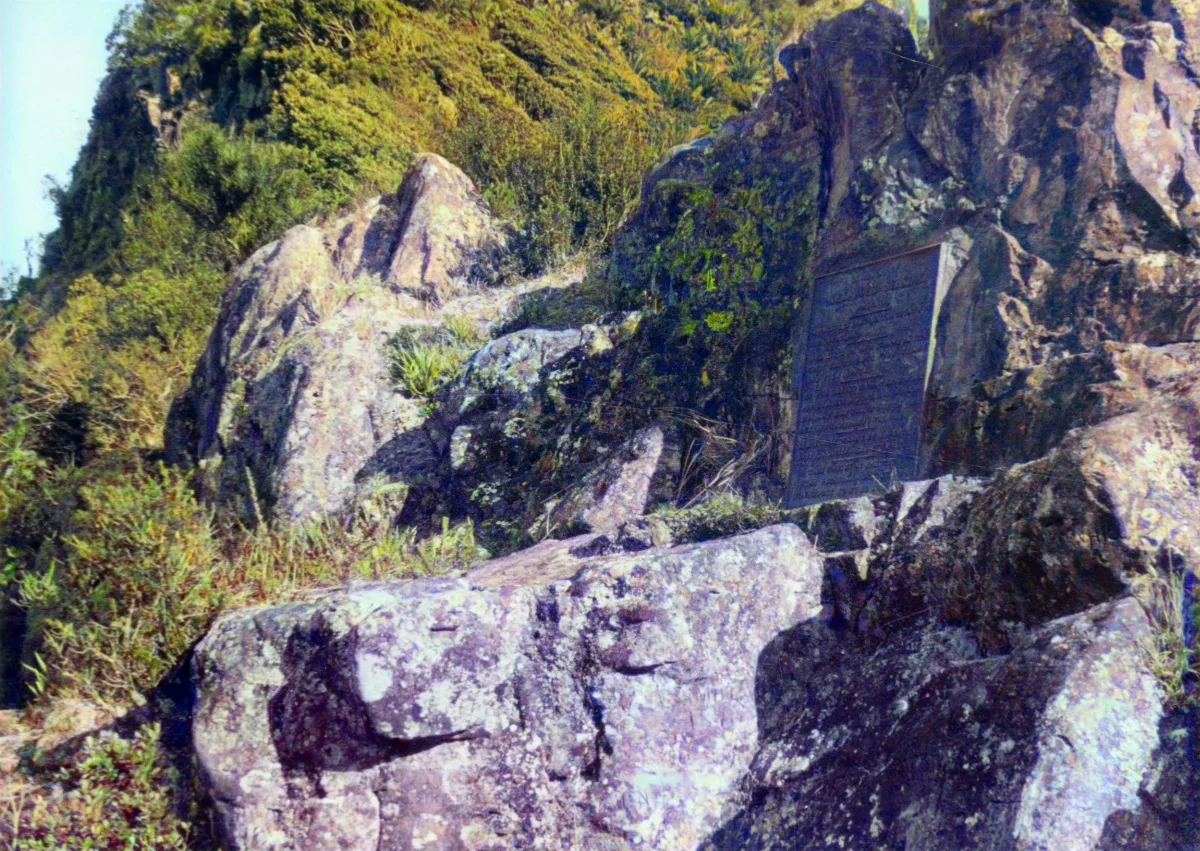 Placas conmemorativas de Isla Robinson Crusoe, 1938 — Isla Robinson Crusoe — 1938 | Chile de Ayer