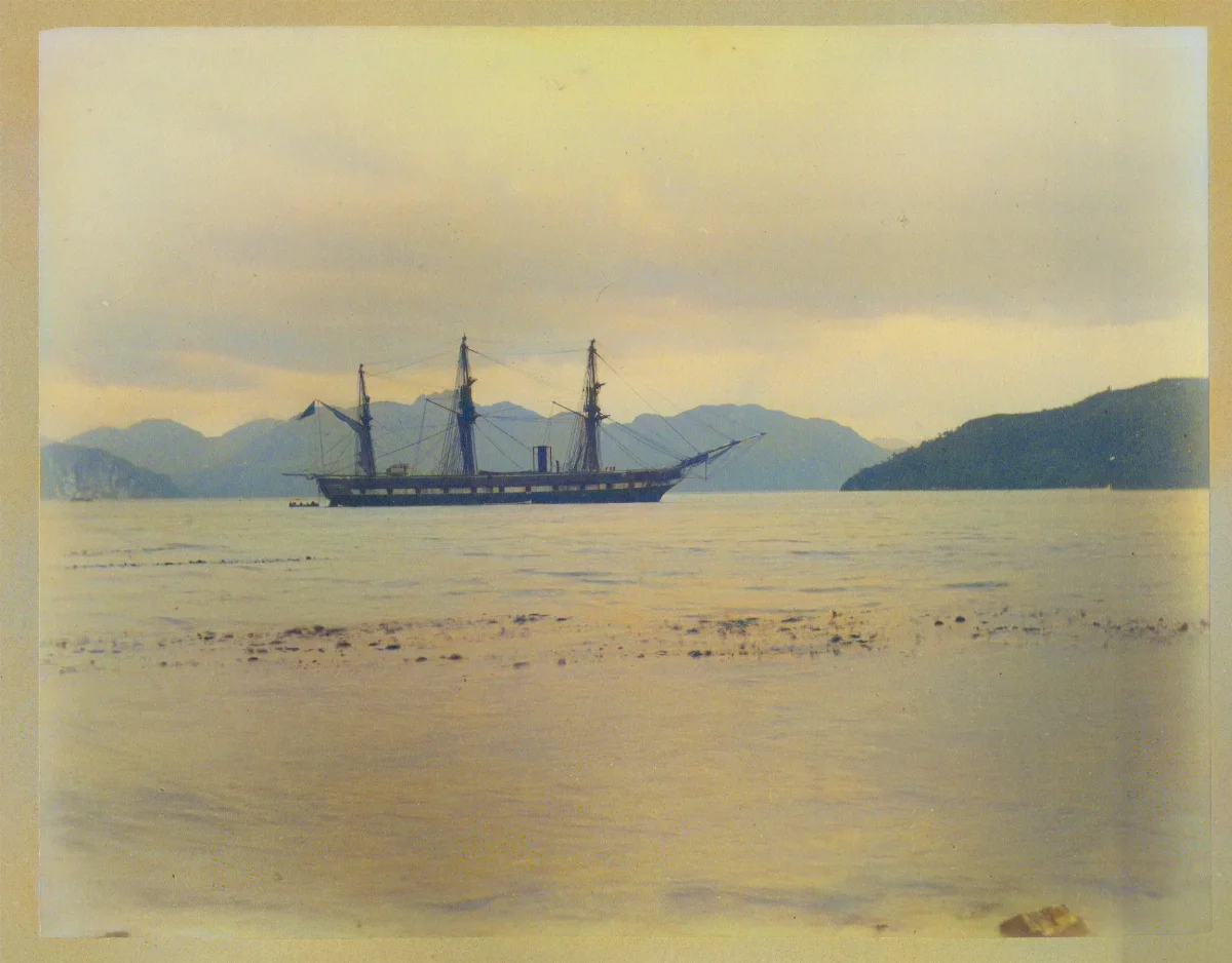 Barco en Bahía Borja, Patagonia, ca. 1894 — 1894 | Chile de Ayer