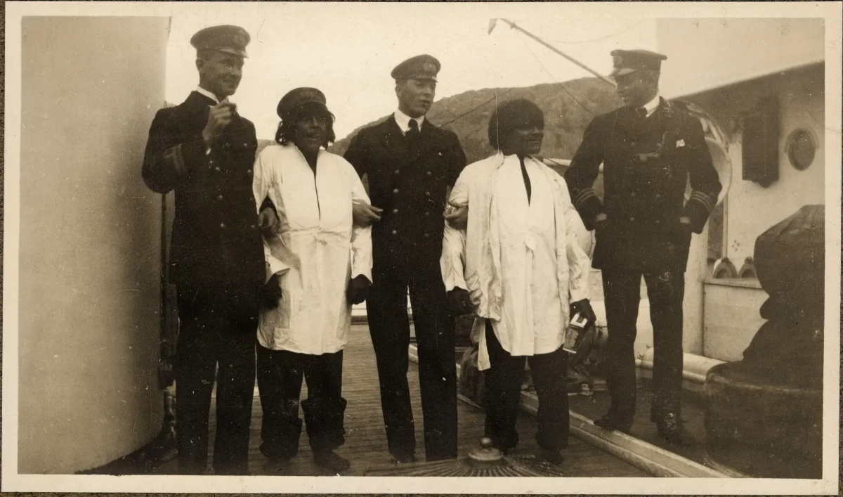 Hombres Kawésqar vestidos y exhibidos en el Fylgia, ca. 1923 — 1923 | Chile de Ayer