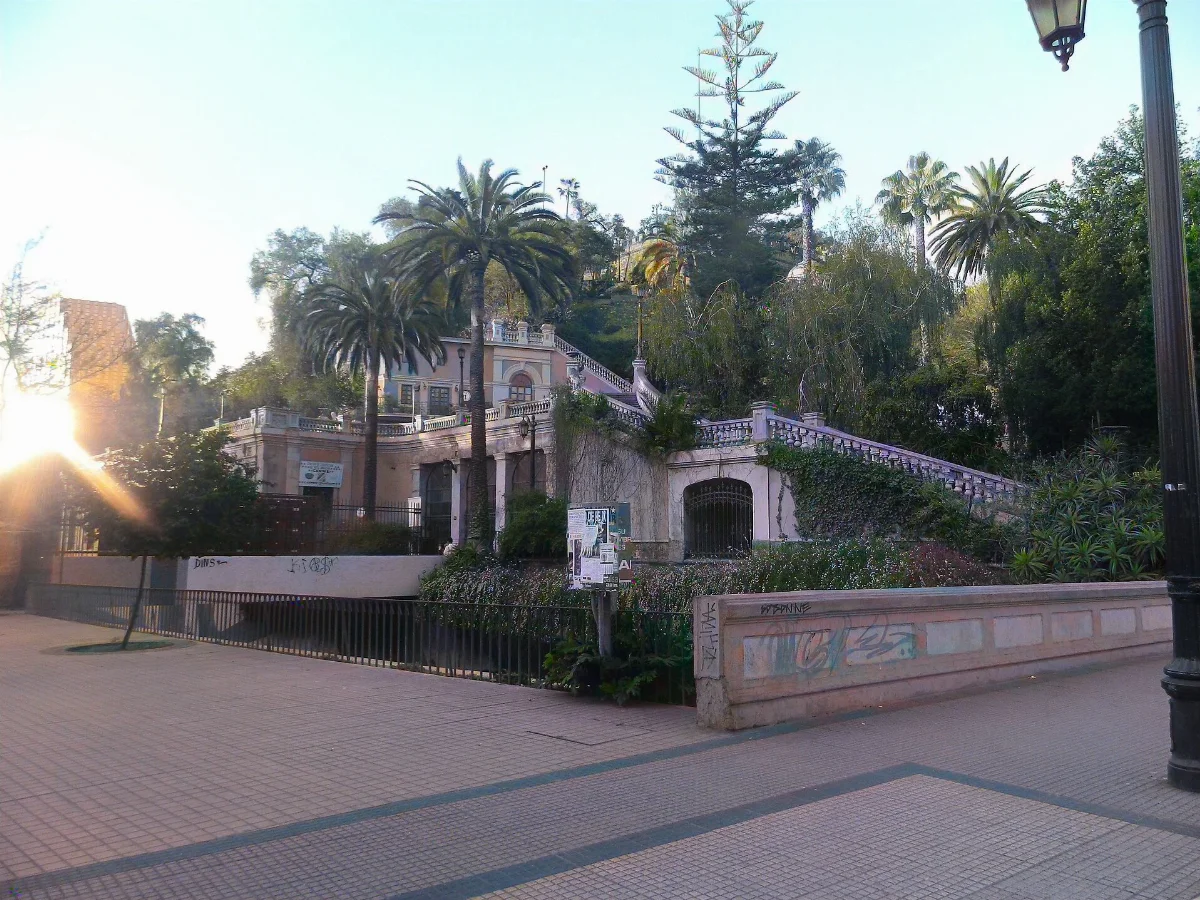 Entrada del Cerro Santa Lucía, Santiago — aprox. 1880–1930 | Chile de Ayer