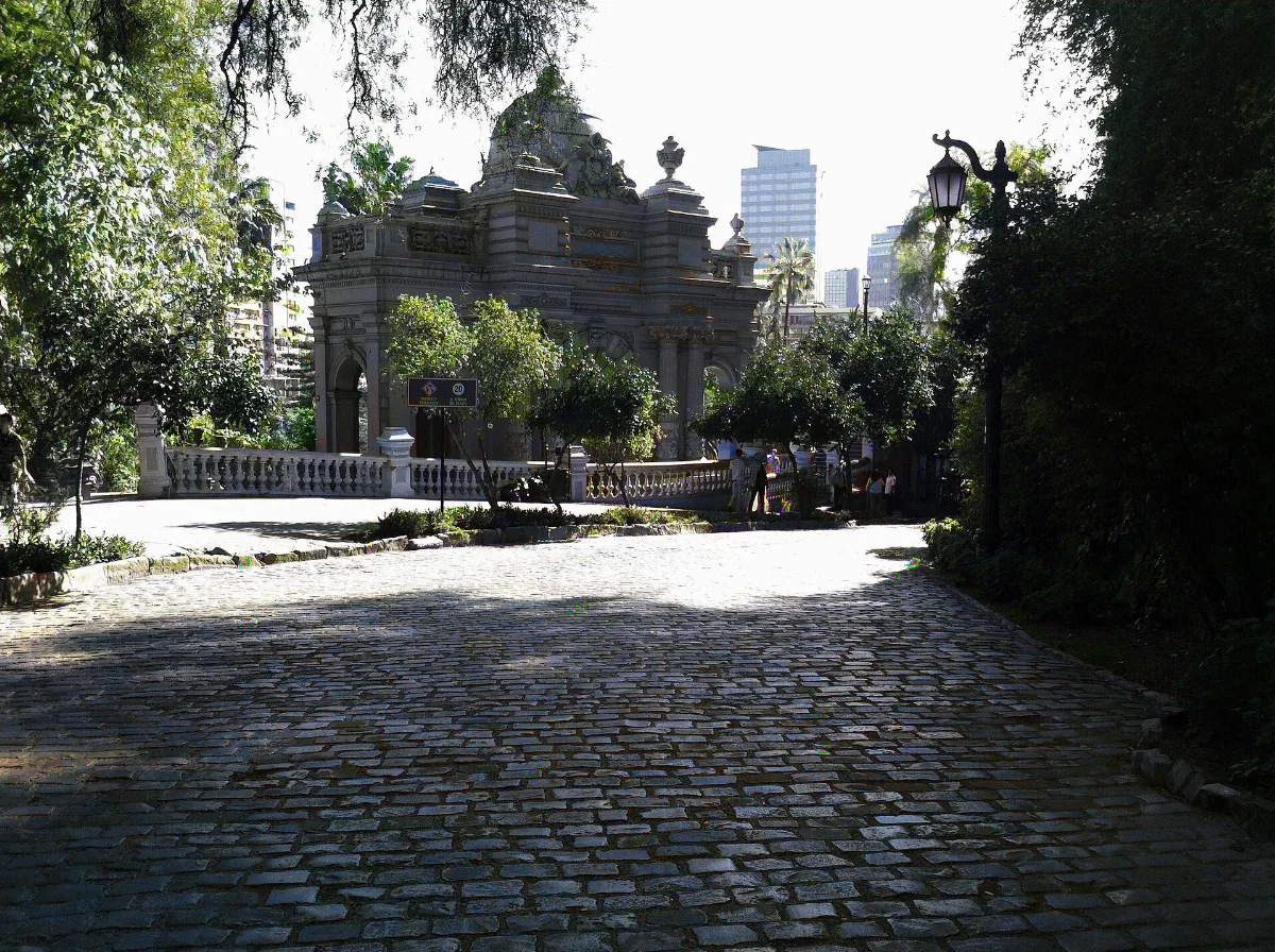 Camino del Cerro Santa Lucía, Santiago — aprox. 1880–1930 | Chile de Ayer