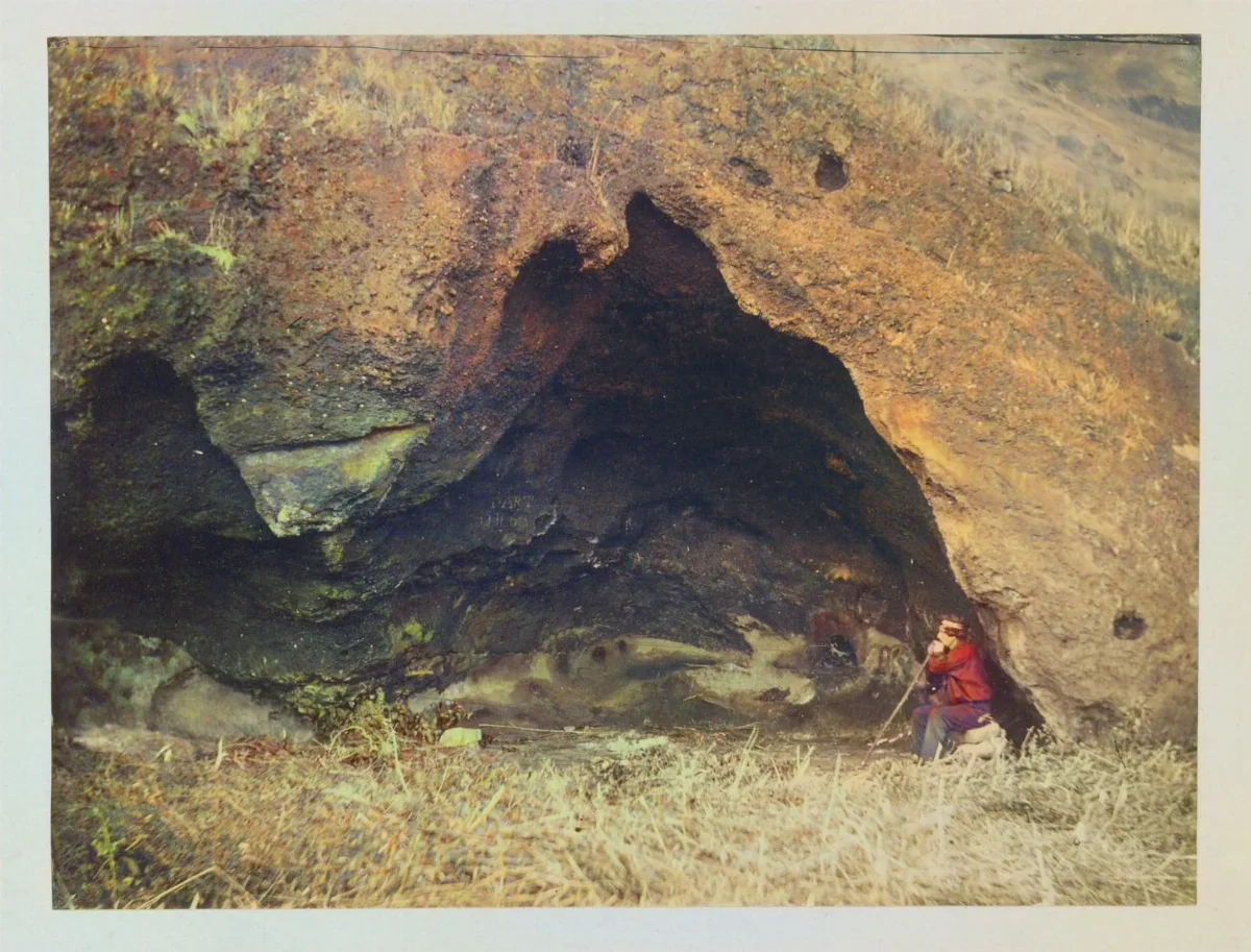 Cueva de Robinson Crusoe, Juan Fernández, 1868 — 1865 | Chile de Ayer