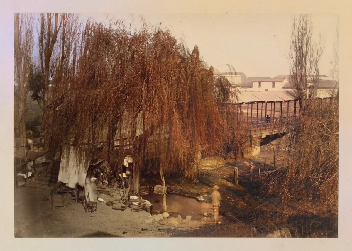El puente de palos en Santiago, 1868 — 1865 | Chile de Ayer