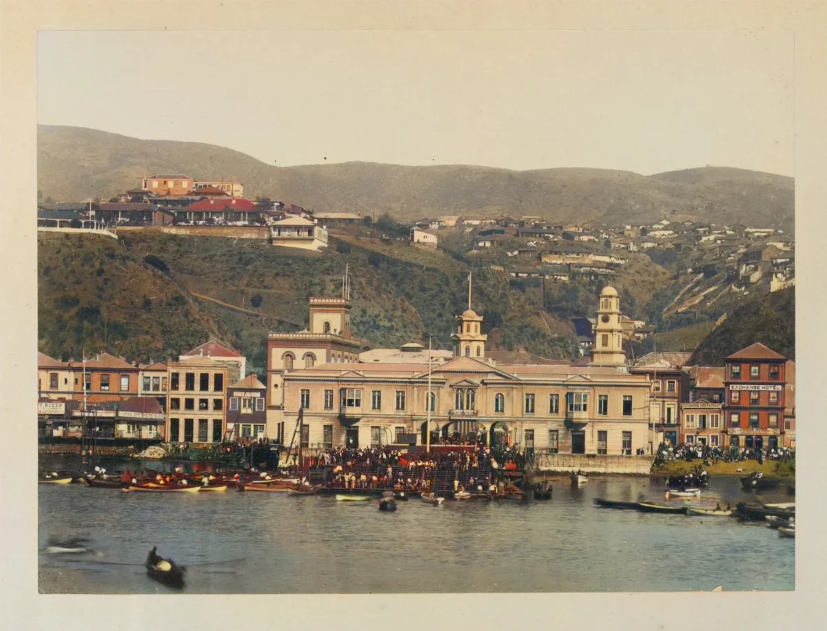 Valparaíso, la Bolsa de Valores cerca del muelle de pasajeros, 1868 — 1865 | Chile de Ayer