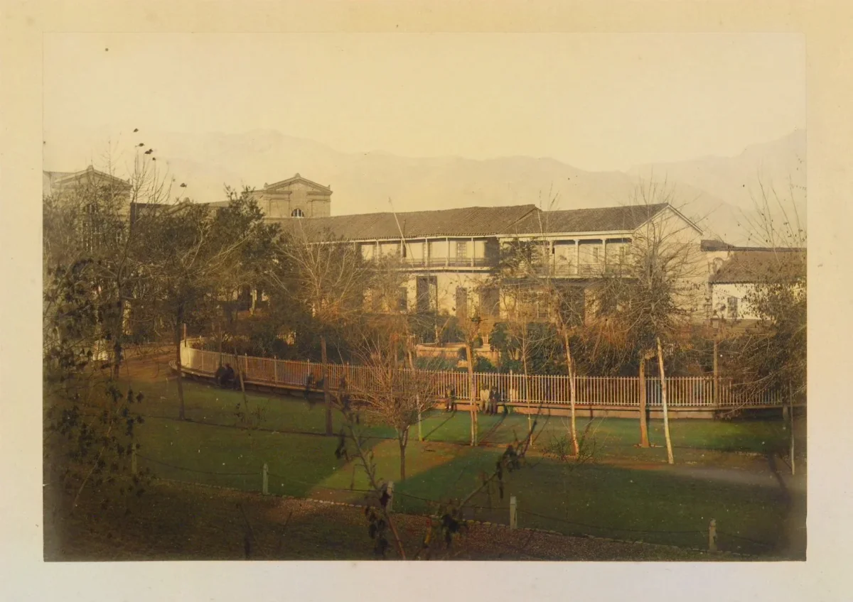 Jardin de la Cañada, Casa Central de la Universidad de Chile en construcción, 1868 — 1865 | Chile de Ayer