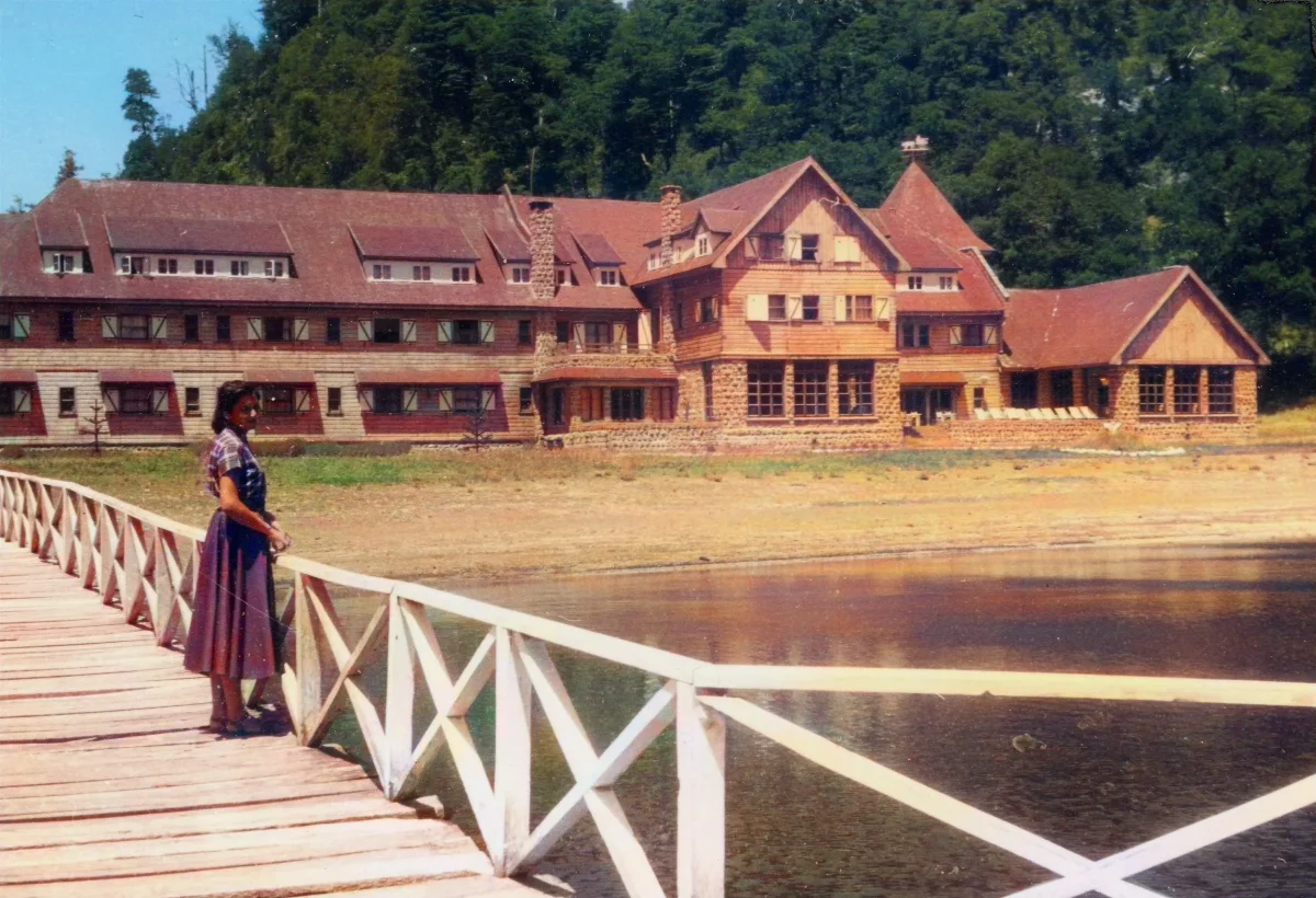 Hotel Pirihueico, 1955 — Hotel Pirihueico — 1955 | Chile de Ayer