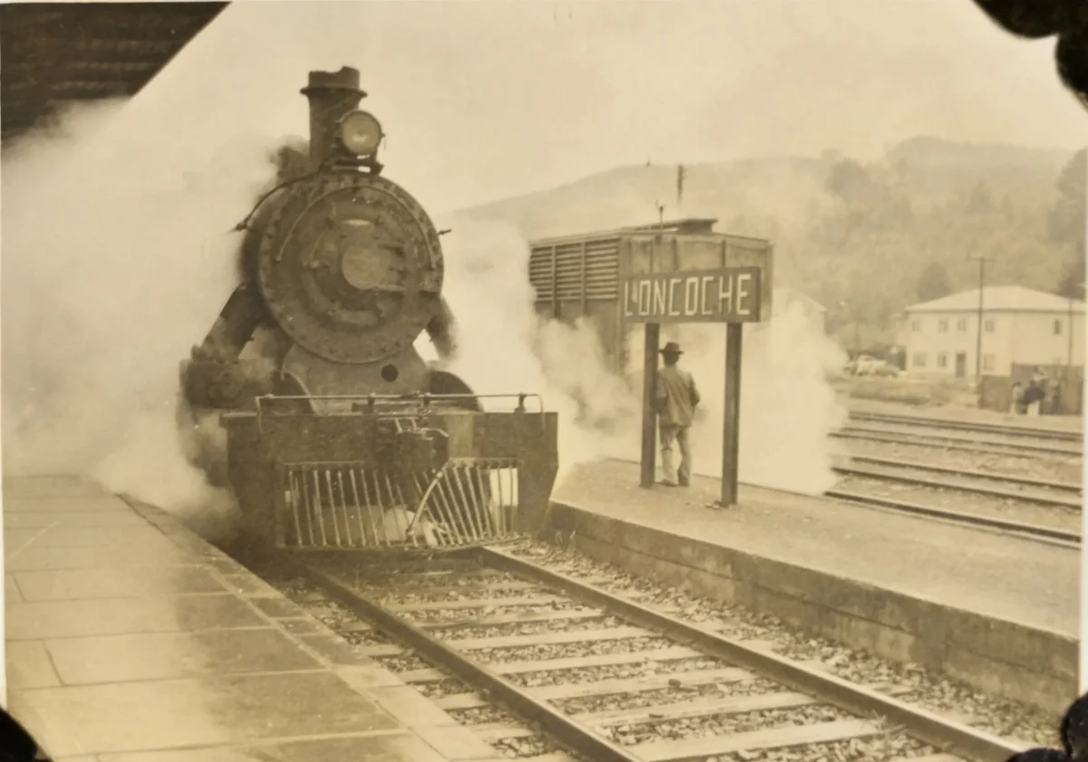 Viaje a Villarrica, Loncoche, 1974 — Estación de Loncoche — 1974 | Chile de Ayer