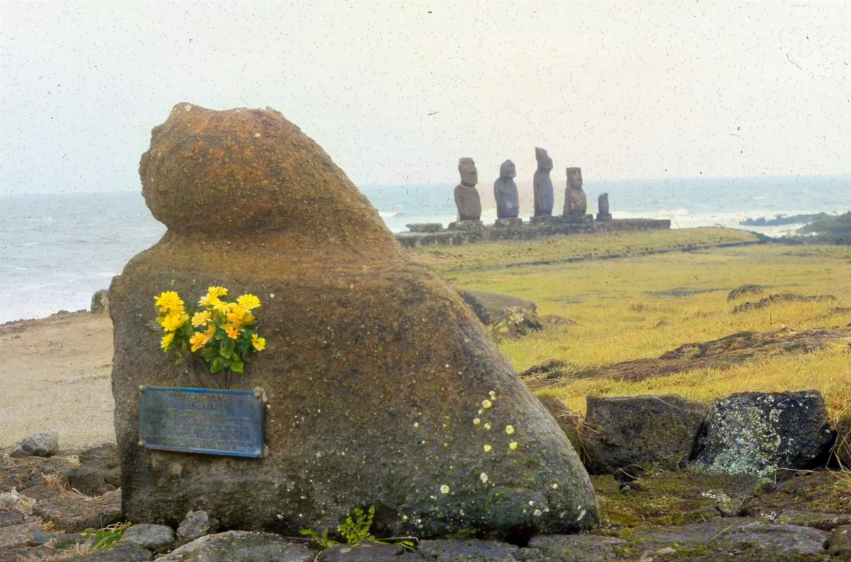 Tumba de William Mulloy en 1978 — Tumba de William Mulloy — 1978 | Chile de Ayer