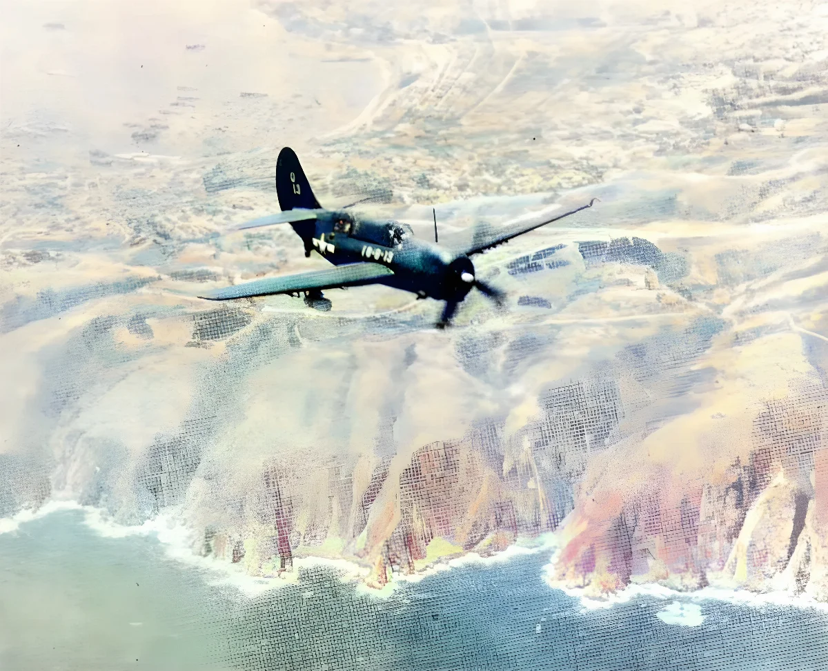 Curtiss SB2C-5 Helldiver of VB-18 flight over Valparaiso, Chile, in late 1946 — 1946 | Chile de Ayer