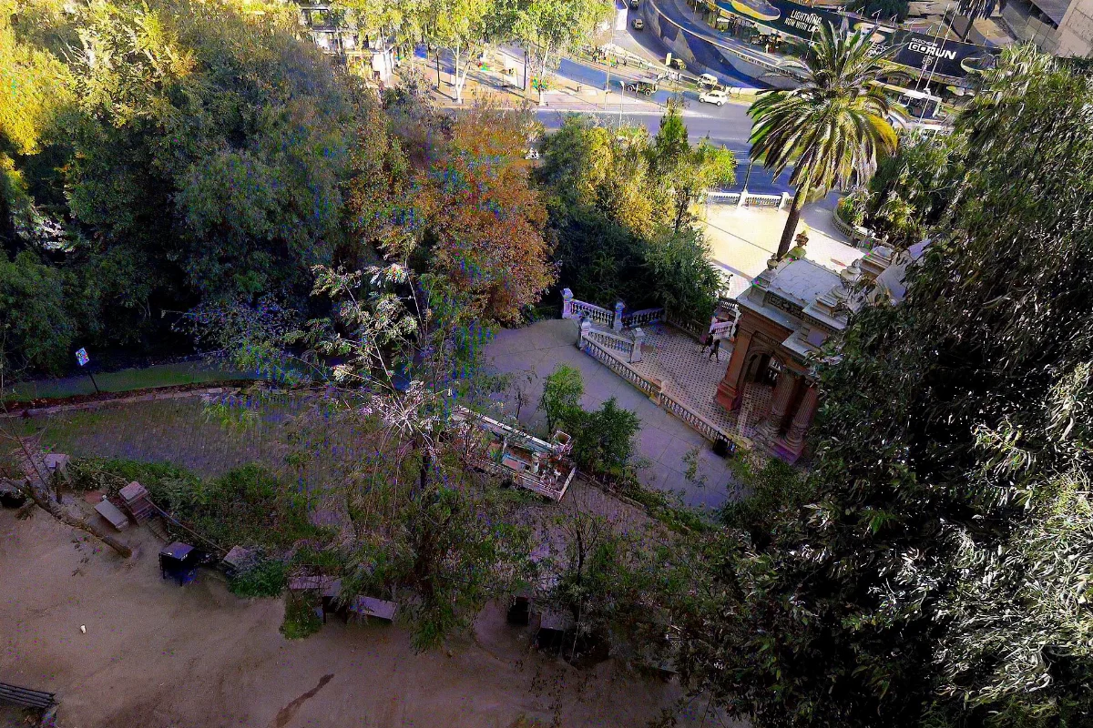 Cerro Santa Lucía con escalinata y balustrada desde vista superior — aprox. 1880–1930 | Chile de Ayer