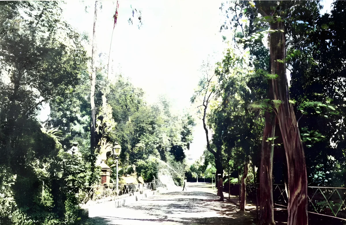 Paseo favorito en el Cerro Santa Lucía — aprox. 1904–1930 | Chile de Ayer