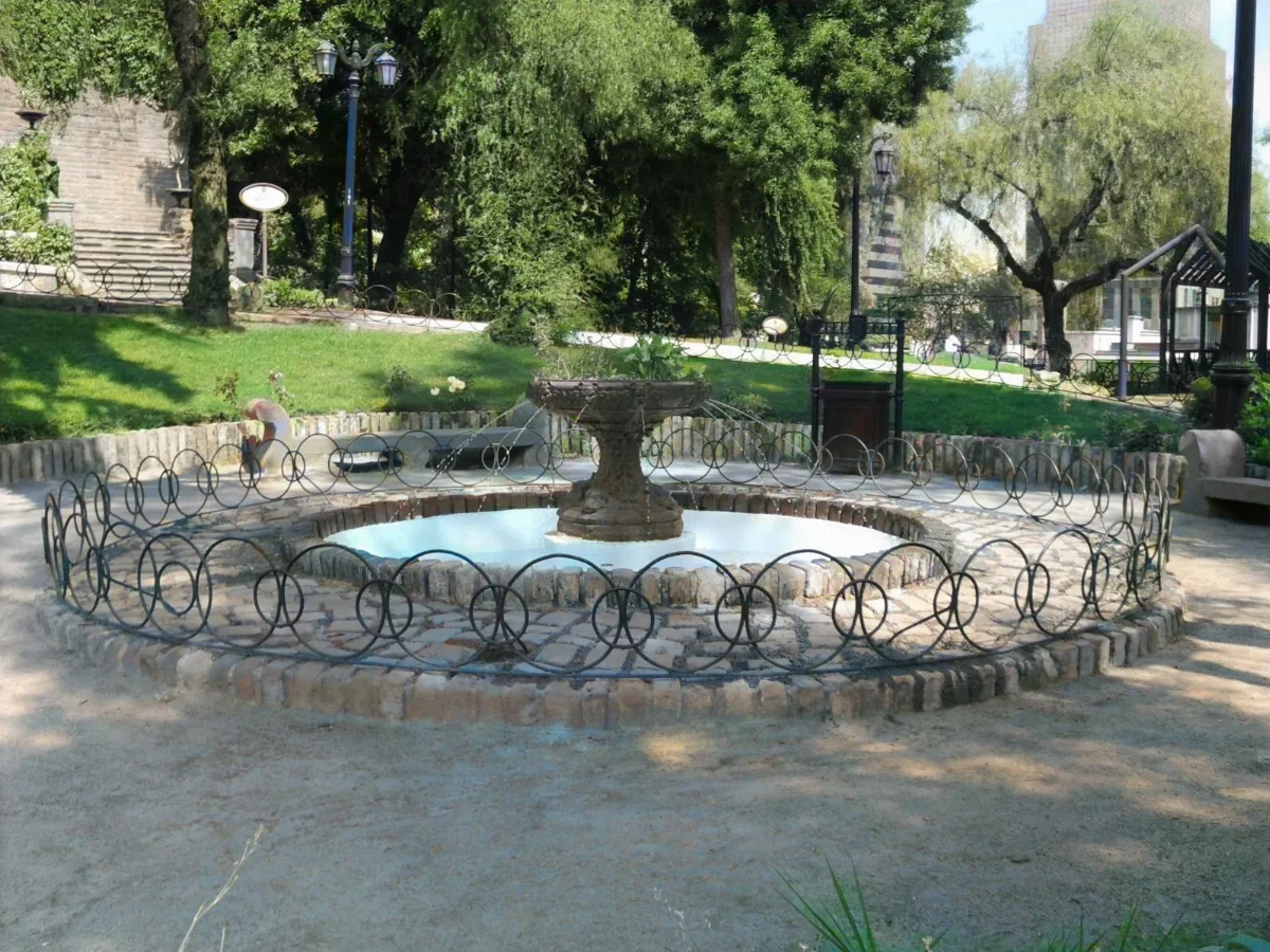 Fuente Patio Circular — aprox. 1880–1930 | Chile de Ayer