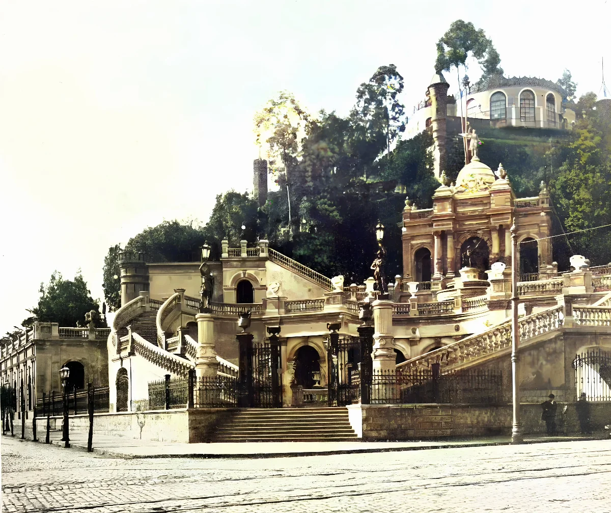 Gran entrada del Cerro Santa Lucía, Santiago, 1904 — aprox. 1904–1930 | Chile de Ayer