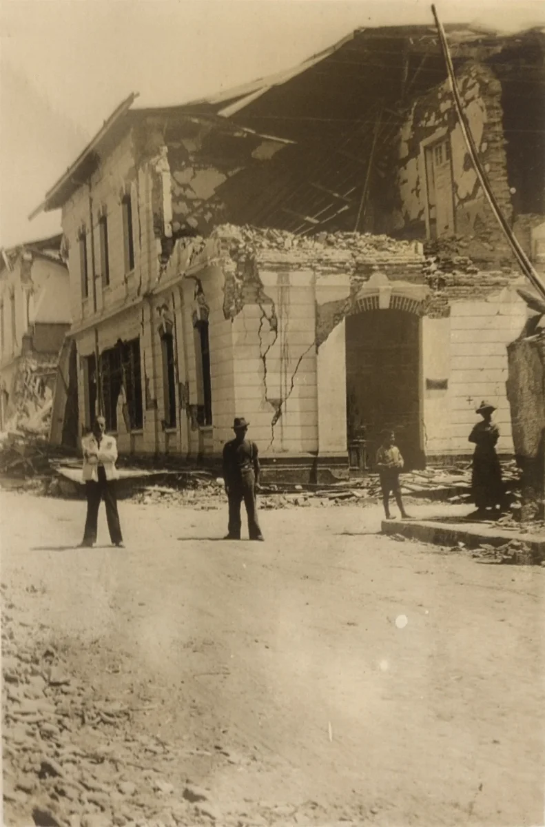 Liceo de hombres de Cauquenes tras terremoto en 1939 — 1939 | Chile de Ayer
