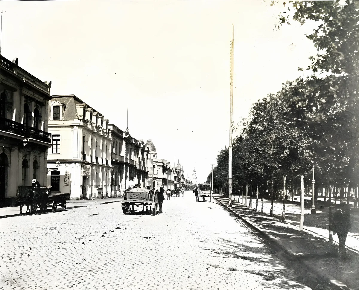 Thoroughfare of the Alameda de las Delicias, Santiago — 1904 | Chile de Ayer