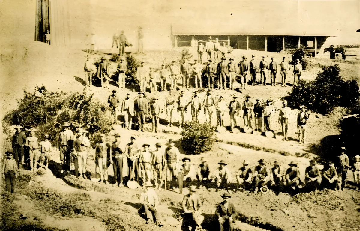 Trabajadores del Carbon en Coronel 1903 — Concepción — 1903 | Chile de Ayer