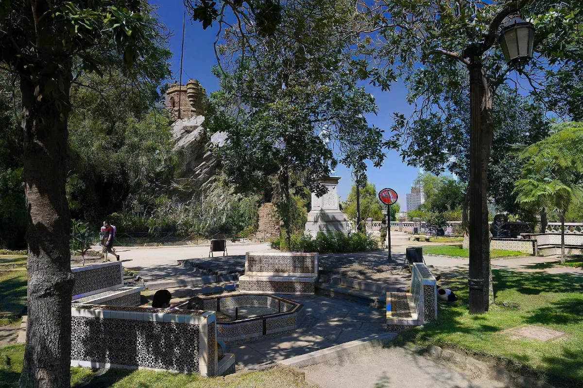 Plaza Pedro de Valdivia, Cerro Santa Lucía — aprox. 1880–1930 | Chile de Ayer