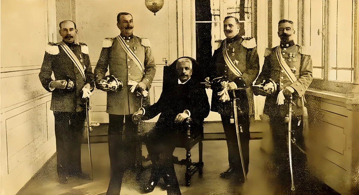 Presidente Pedro Montt y edecanes — 1909 | Chile de Ayer