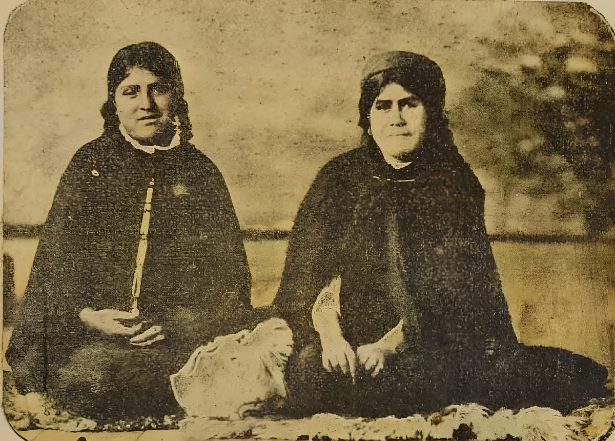 Hermanas mapuches — Temuco — 1901 | Chile de Ayer