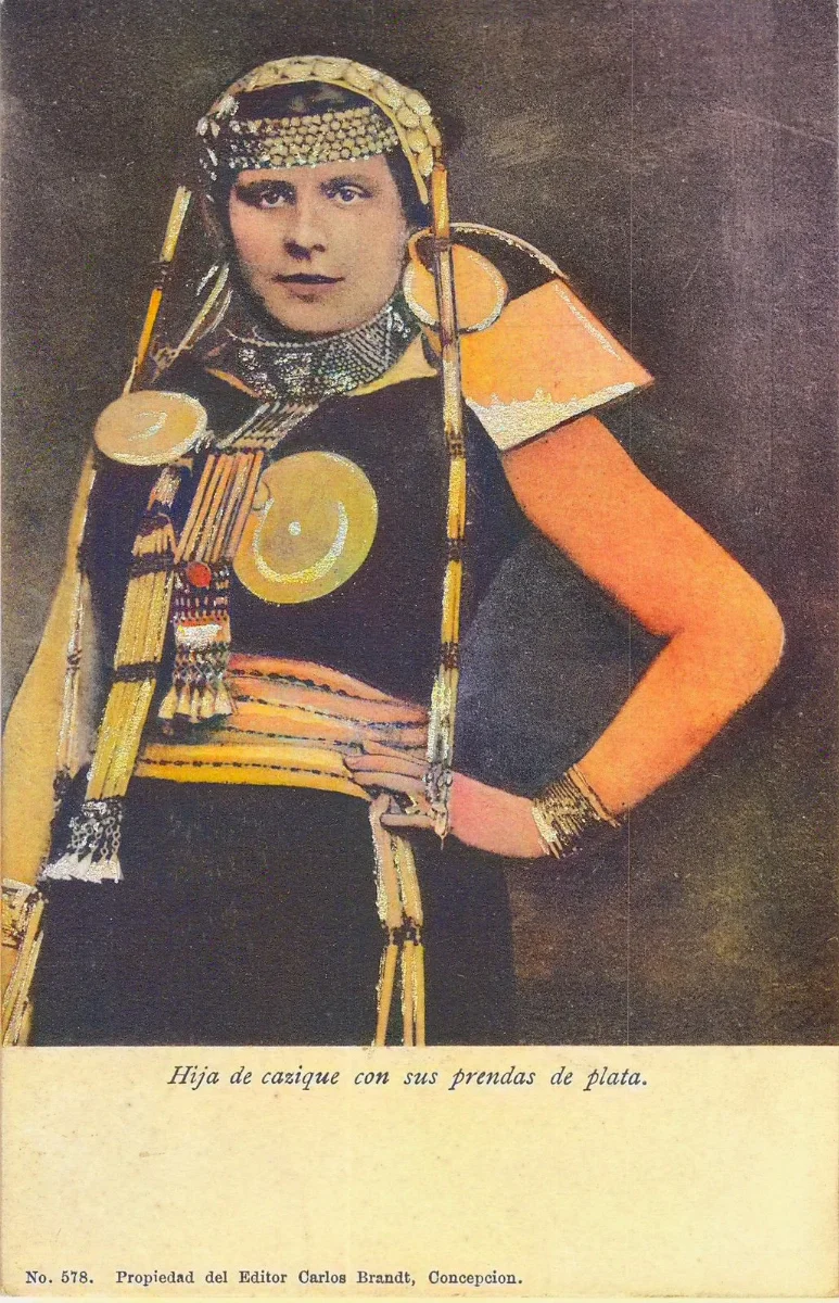 Hija de lonko con plateria — Temuco — 1909 | Chile de Ayer
